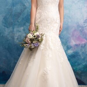 Plus size Allure Bridals Style W433 Wedding Dress